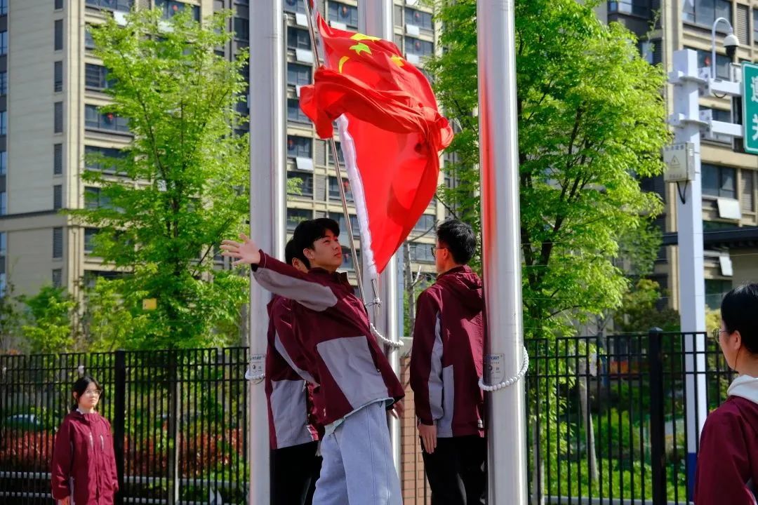 与春风为伴，携安全同行 | 蚌埠博雅培文第十周升旗仪式